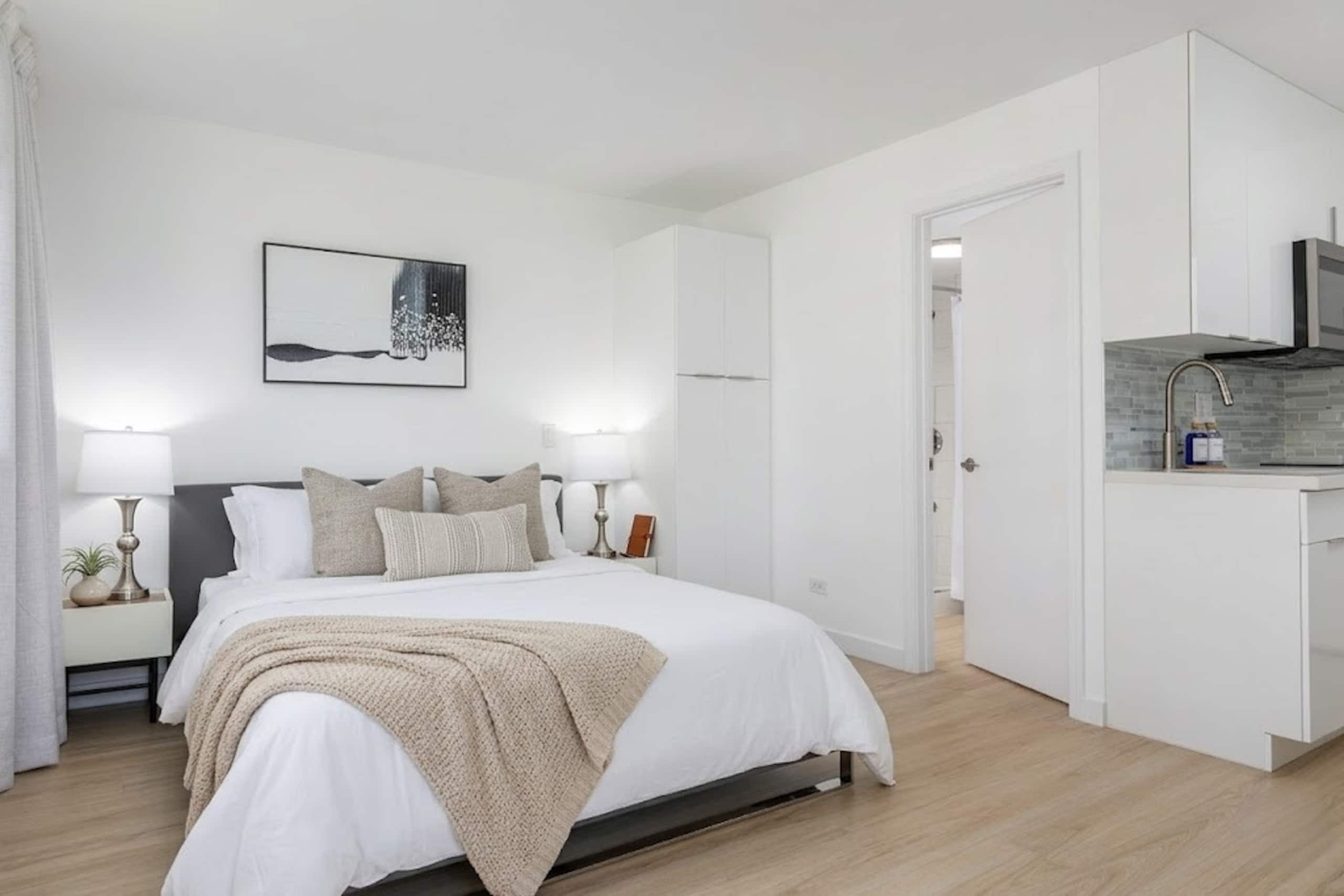 Modern Corner Studio by Marketplace &Waikiki Beach - Image 5