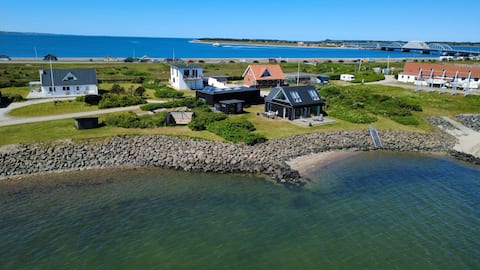 Vandkantshuset by the fjord