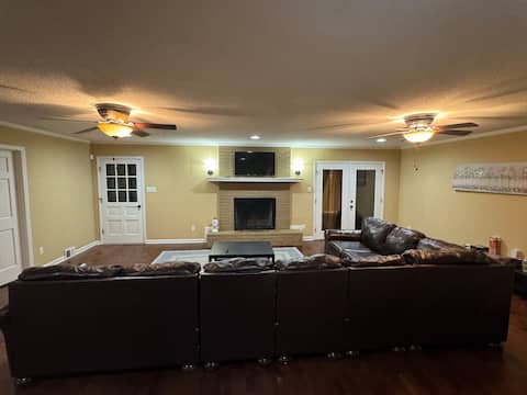 Spacious & private 5 bd house