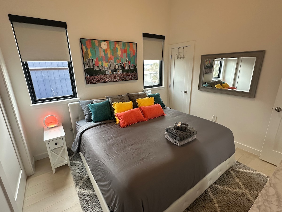 Walk to Bars, Rooftop Patio, Fire Pits, + Garage!