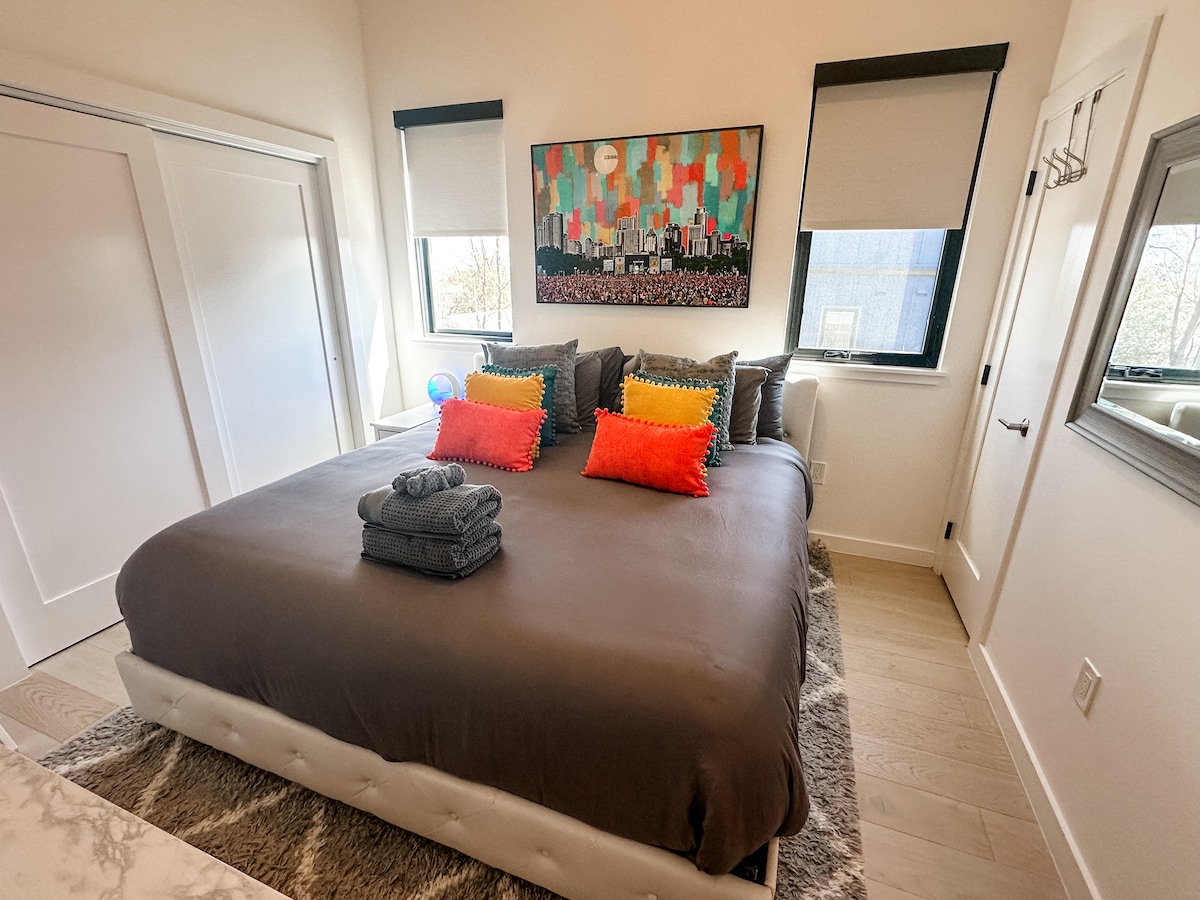 Walk to Bars, Rooftop Patio, Fire Pits, + Garage!