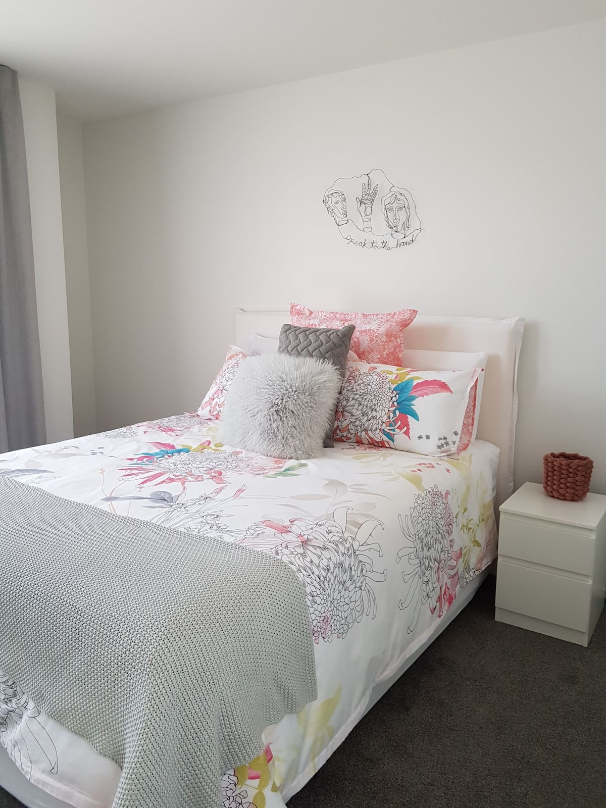 Spavaća soba za goste, bračni krevet (160x200), klizač ranča, ormar s dvostrukim zrcalnim ormarom