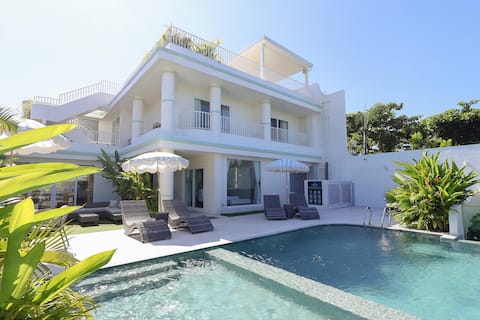 Oeste Beachfront Villa - Jacuzzi Heated Pool