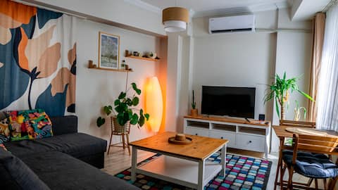 2 minutes to the Bazaar and the Beach. Modern Apartment in an Amazing Location