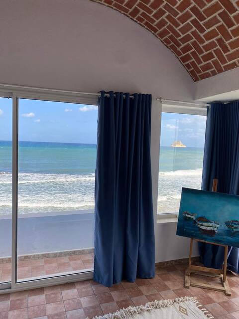 Beachfront House Rafraf
