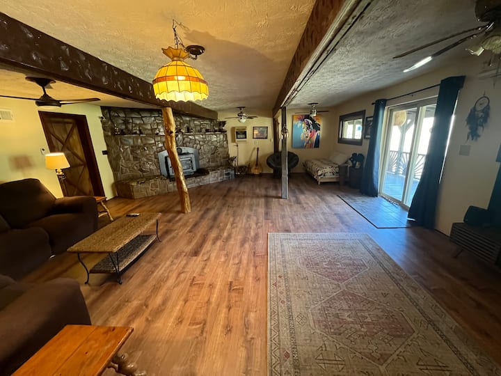 Rustic Home On The Hill - Camp Creek Township