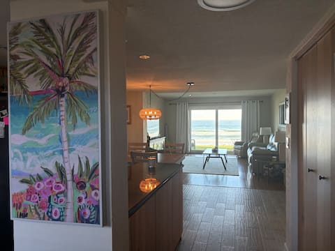 Successful Airbnb property: Spacious 2 bdrm/2 bath Oceanfront Condo in Daytona Beach Shores
