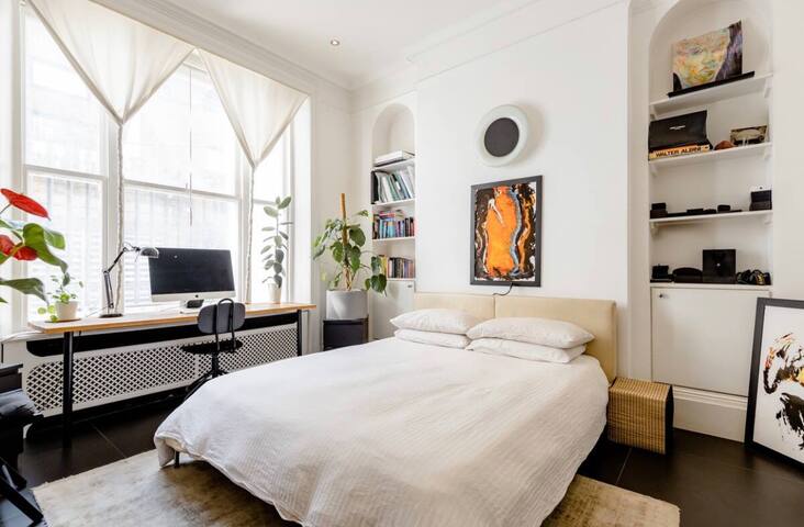 Elegant Mayfair Residence | Stylish & Spacious 2BR gallery image 3