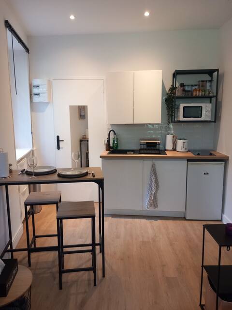 * Charming Newly Renovated Studio *