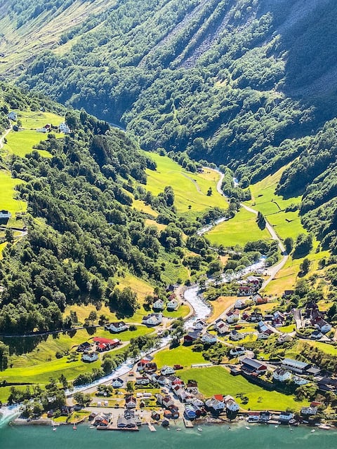 Lovely cottage in Undredal, Langhusa, 5 km from Flåm.