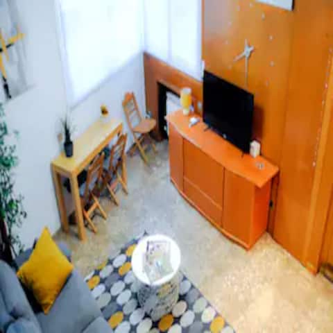 Anuncio de Airbnb popular: Casa La Lluna en Badalona