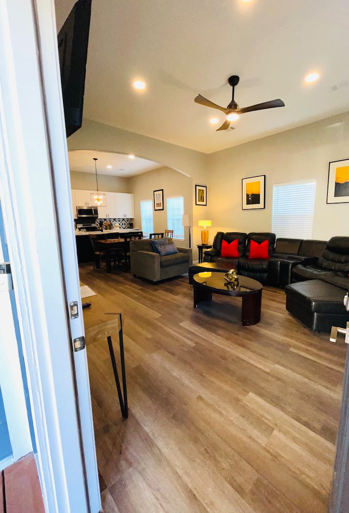3 Bedroom, Houston Downtown - Houston, TX