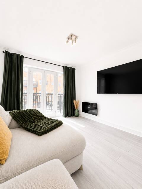 Successful Airbnb property: 2 Bed Spacious Apt in Gravesend in Cobham