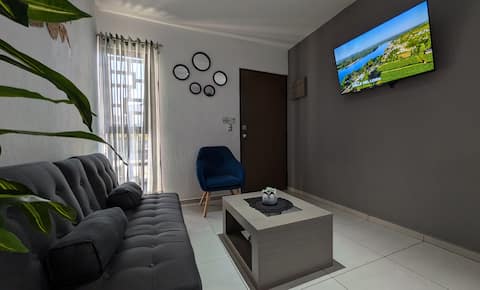 Popular Airbnb listing: Private house with A/C and parking meters from CUSUR. in Ciudad Guzmán