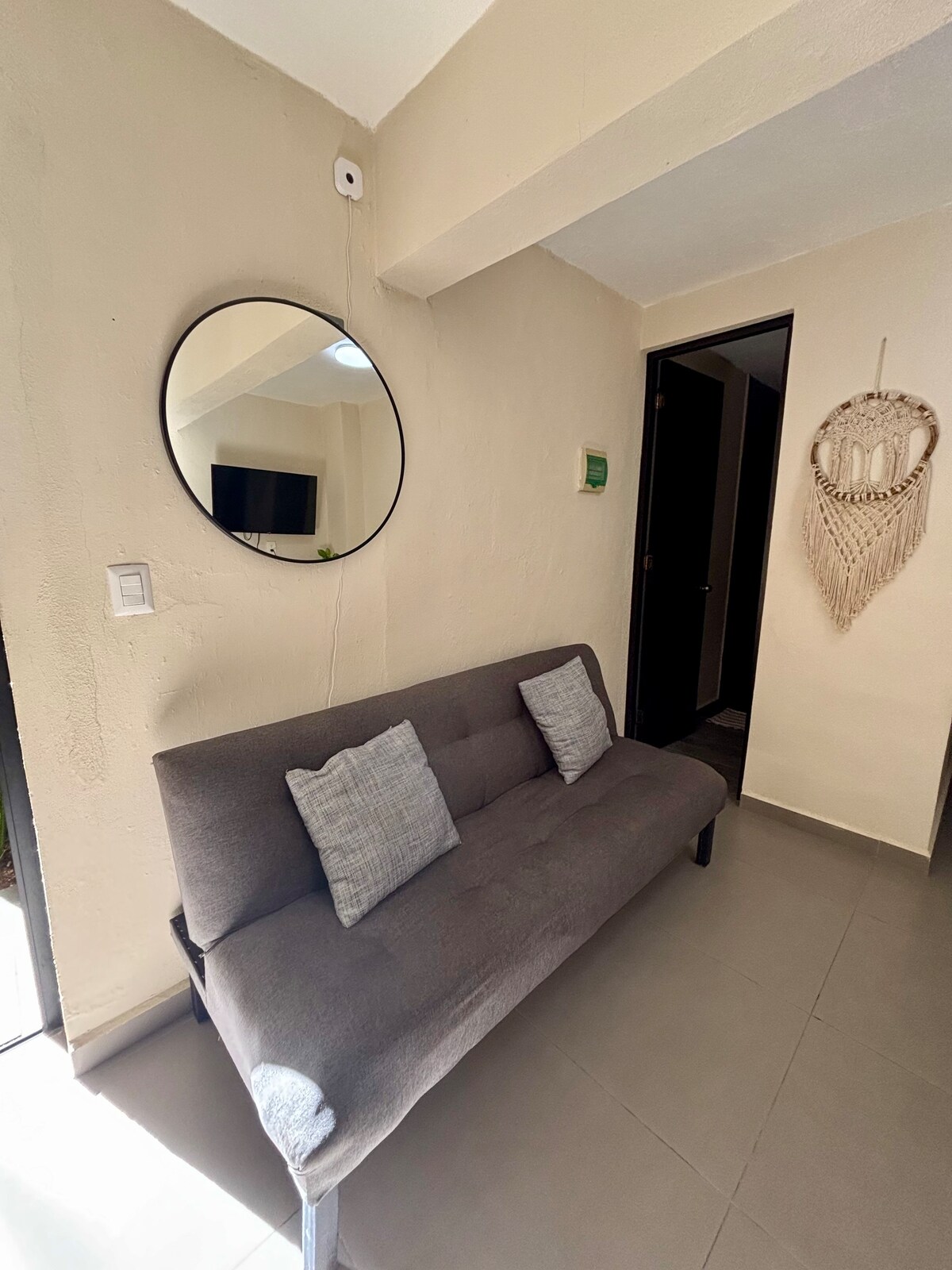 Propiedad de Airbnb exitosa: Peach35 Central studio in a quiet and safe area en Supermanzana 2 A