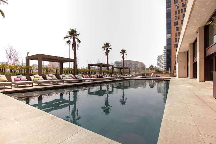 Stunning 2BR Apt Great Amenities