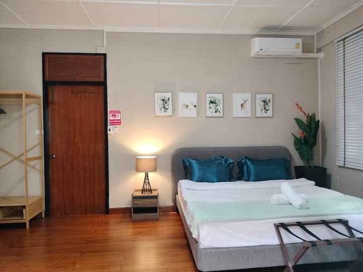 Third bedroom located upstairs - Simplistic and spacious bedroom with king sized bed with luxury memory foam mattresses, linens for a comfortable sleep. Makeup vanity/ study desk, cloth rack, luggage holders, 45” HD TV and clean bath towels included.