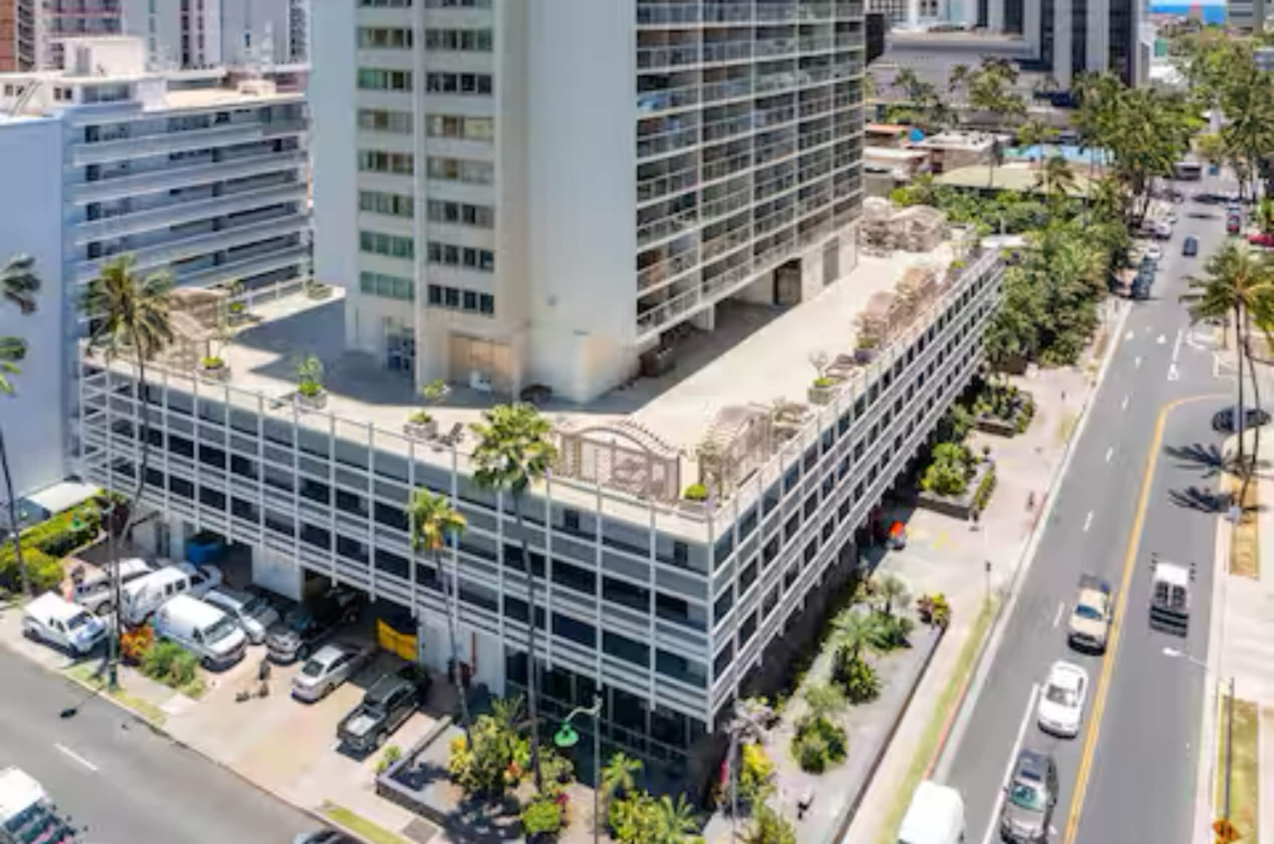 24FL- Stylish Studio In Central Waikiki - Image 26