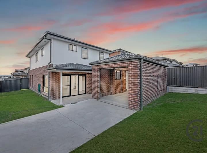 New 5 Bedroom House In Rousehill - Windsor, Australia