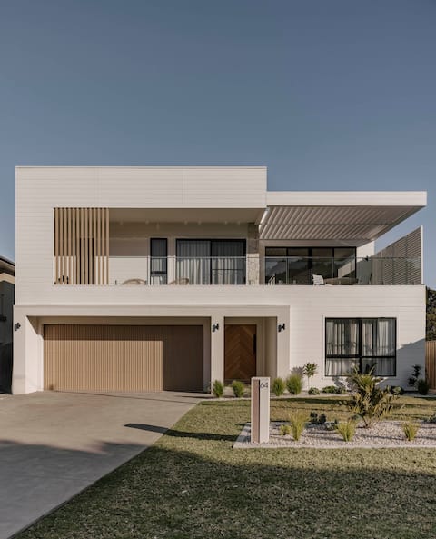 Designer Beach House with Heated Pool and Spa