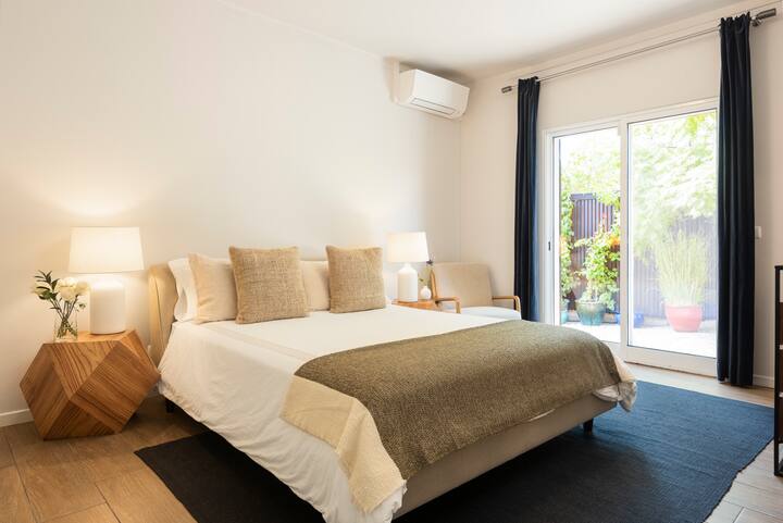 Second bedroom with queen bed, en suite bathroom and access to the garden