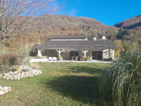 Villa 2-8prs in the Mountain with Jacuzzi + Pool