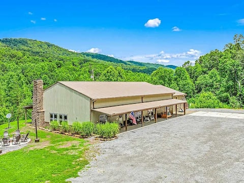 Mountain barndominium retreat with pickleball