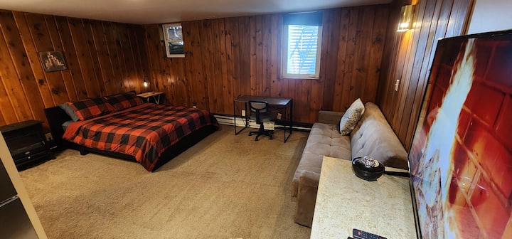 Cabin Like Apt- In Georgian Mansion - Minneapolis, MN