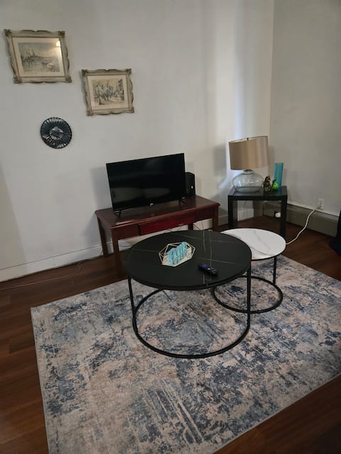 Top performing Airbnb: topfloor, 1 bedroom, south downtown in Lower Mount Royal