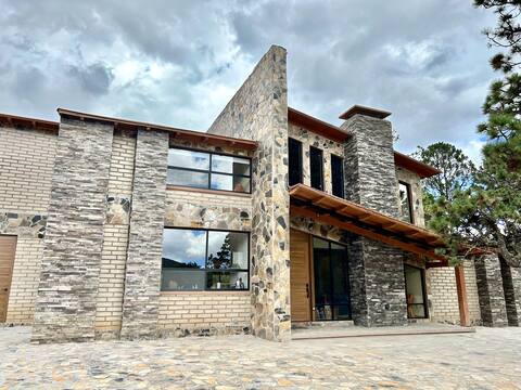 Modern Cabin in Bosques de Monterreal