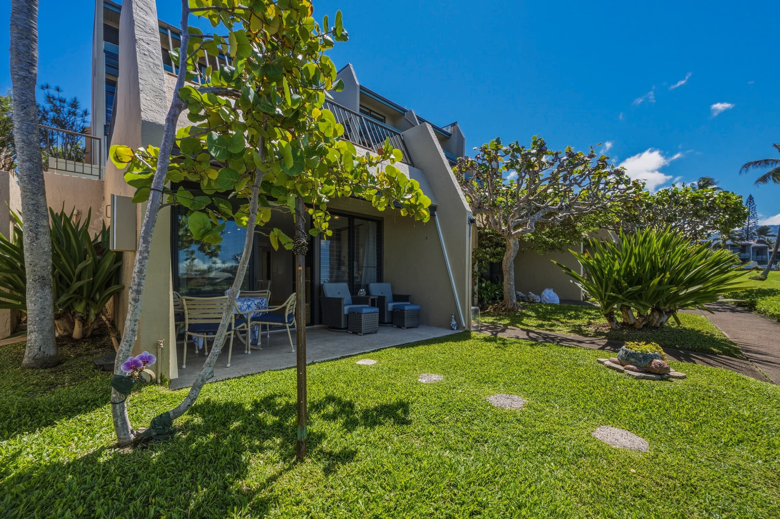 Condo in Lahaina · ★4.87 · 1 bedroom · 1 bed · 1 bath - Image 65