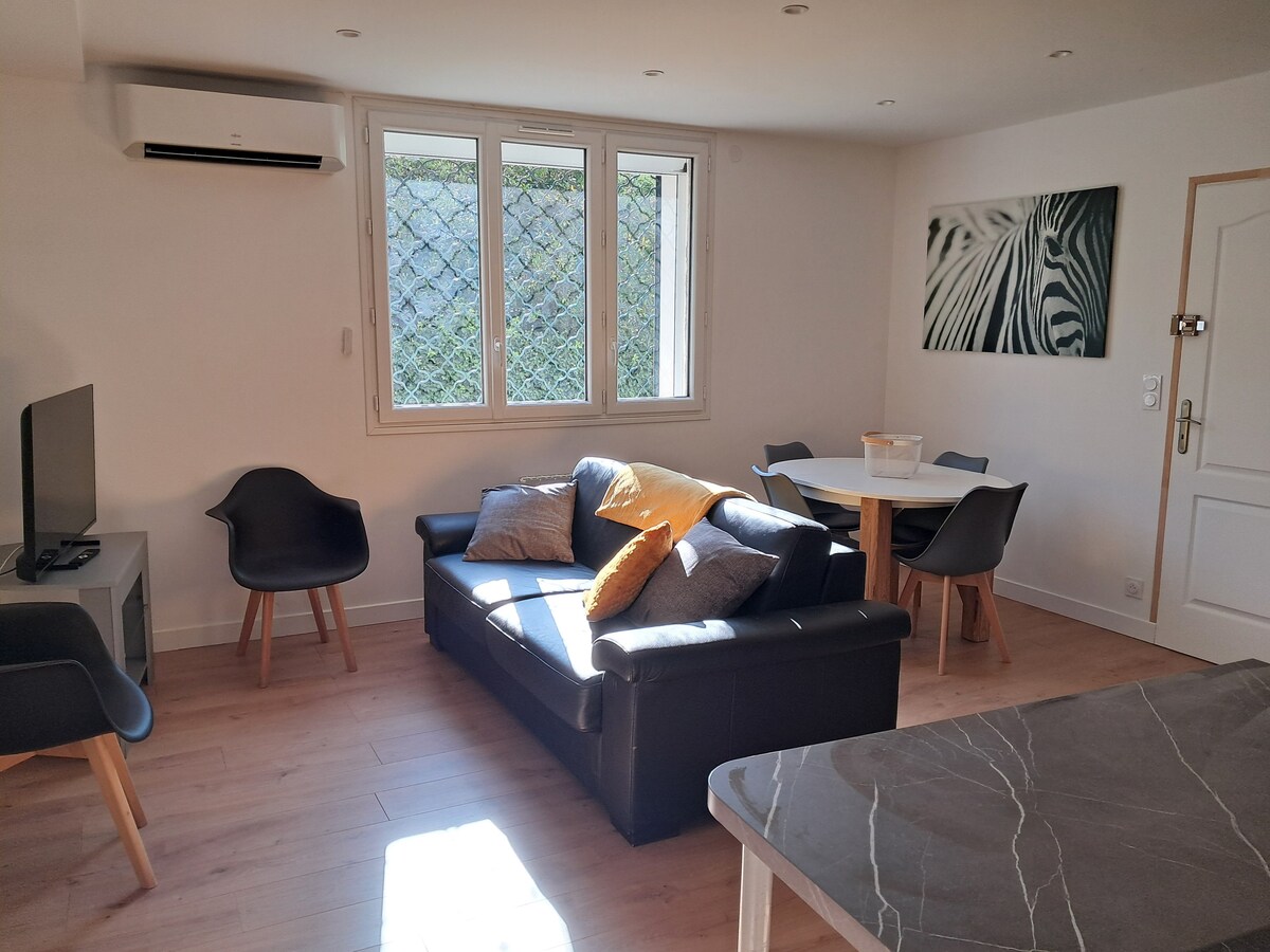 Proprietà Airbnb di successo: Cozy air-conditioned ground floor apartment a Alès