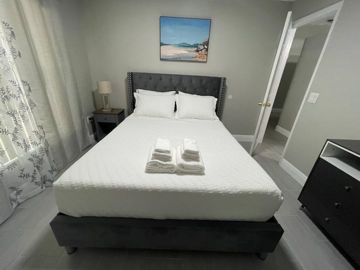 ห้องนอน #3 พร้อมเตียงควีนไซส์