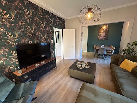 Charming renovated house with parking & garage