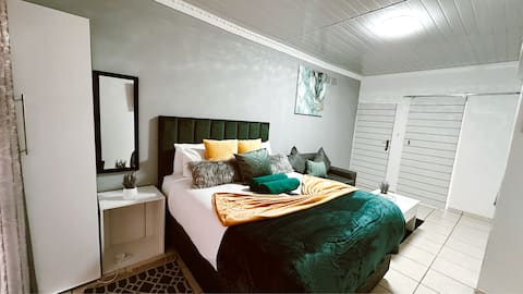 Contemporary Gem: Studio with Serene Pool View