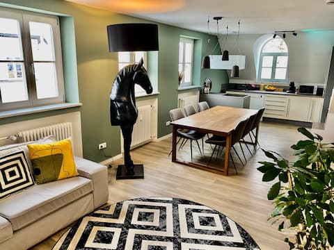 Stylish Apartment near Old Town & City Park
