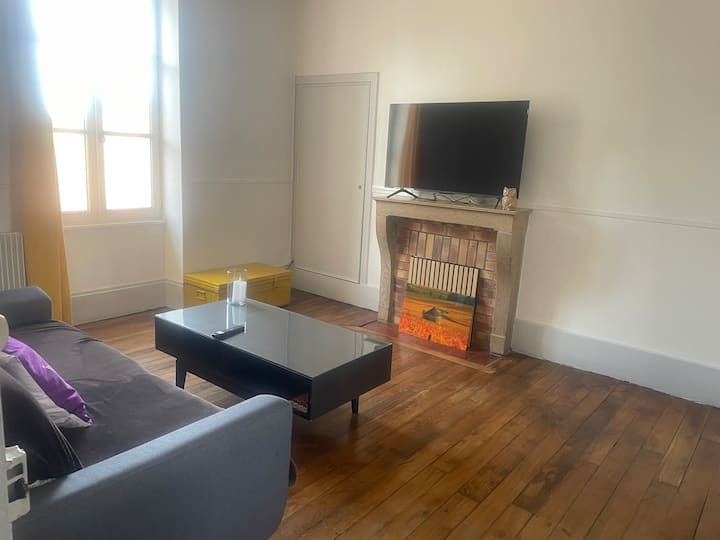 Appartement Proche Centre - ボーヌ