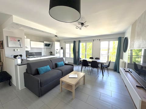 Popular Airbnb listing: The Place To Be - 5 min de Disneyland Paris in Serris