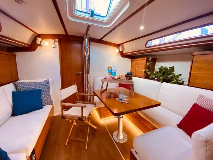 airbnb yacht italy