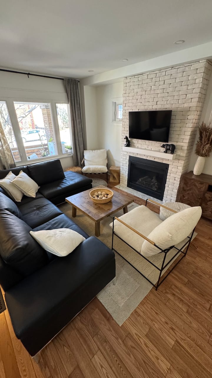 Glebe Gem: Stylish 3br, Walk Everywhere + Parking - 加蒂諾