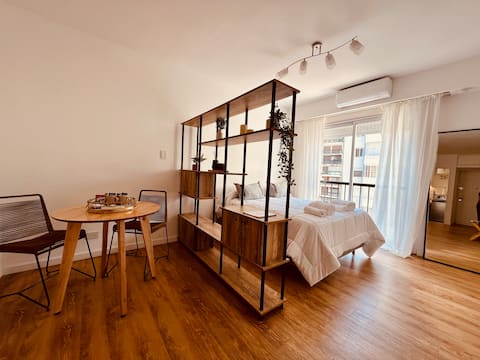 Top Airbnb: Bright apartment with French balcony in Recoleta in Comuna 2
