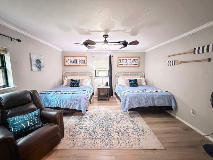 Peaceful 2nd Bedroom (2 Comfy Queen Beds with new bamboo mattress toppers)