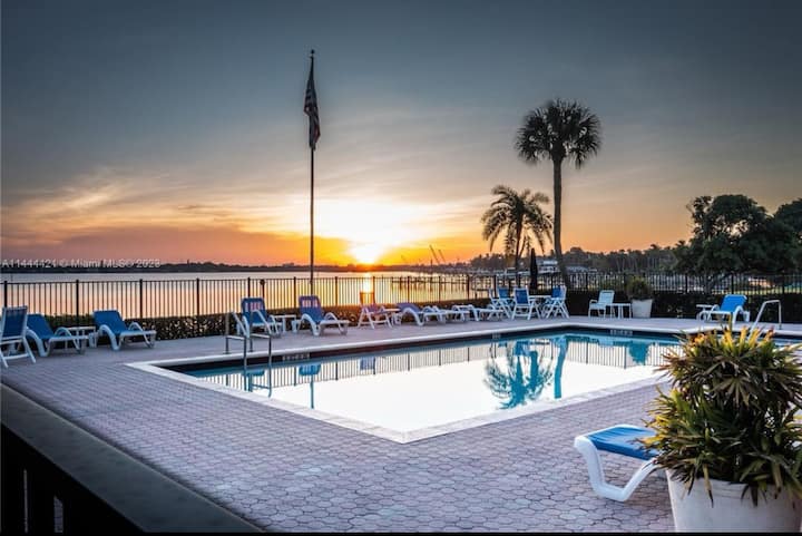 Beach, Pool, River! - Jupiter, FL