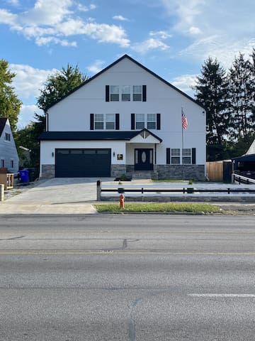 Top-Notch Columbus Retreat w/on Demand Chef/Driver