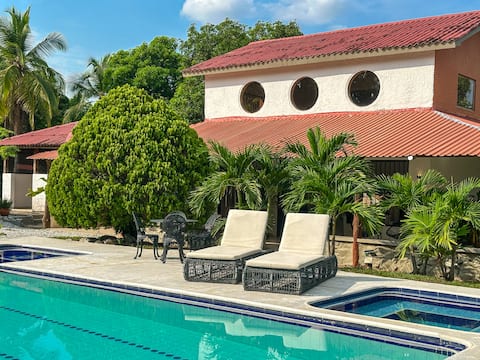 Farm in Doradal - Rosa Palomera-Hacienda Napoles