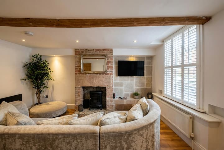 Charming Apartment On Castle Donington High Street - Aéroport d'East Midlands (EMA)