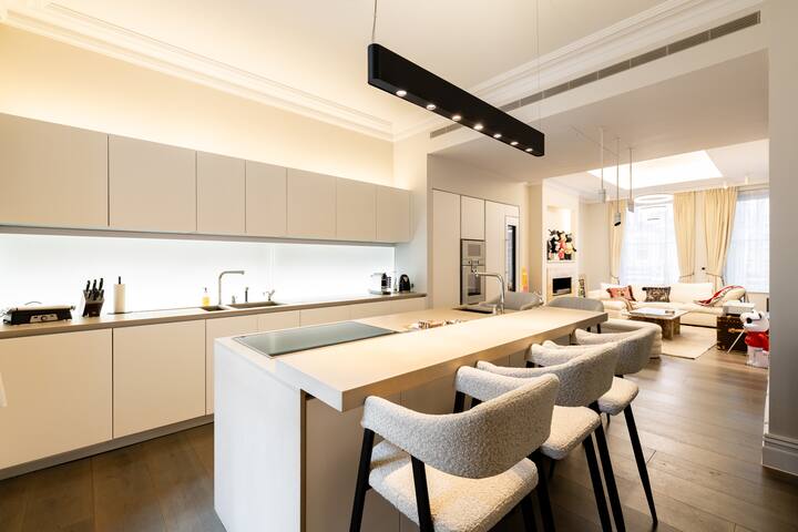 J-LUXCornelia 3-Bedroom Designer Flat – 1750 Sq F gallery image 3