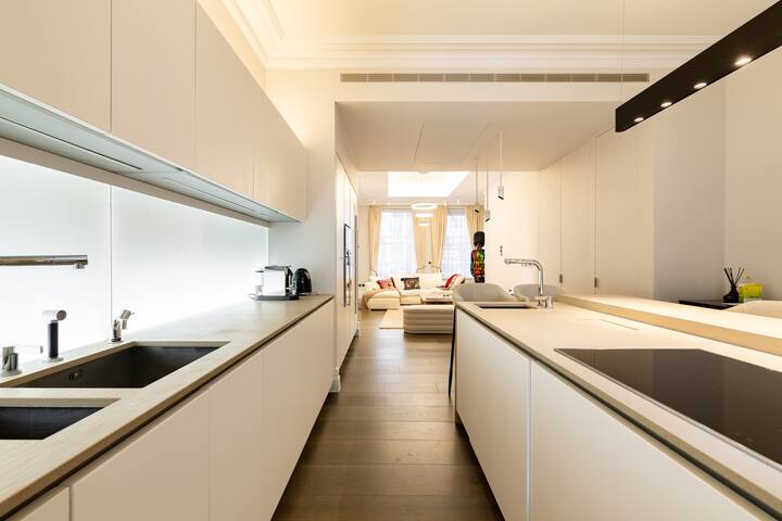 J-LUXCornelia 3-Bedroom Designer Flat – 1750 Sq F gallery image 5