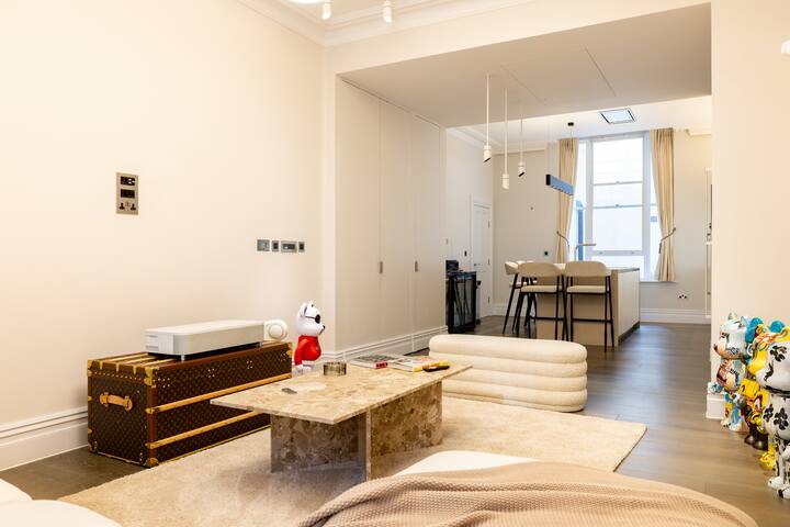 J-LUXCornelia 3-Bedroom Designer Flat – 1750 Sq F gallery image 4