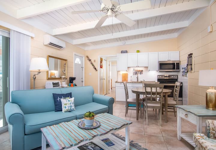 Blue Serenity With Open Water And 28 Feet Of Docka - Key Colony Beach, FL